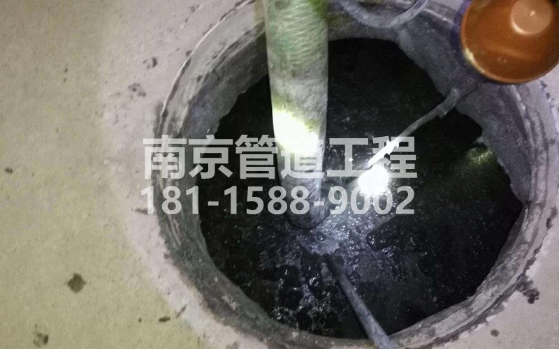 216仙鹤门清理化粪池
