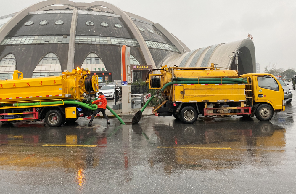 271仙鹤门商场管道清淤